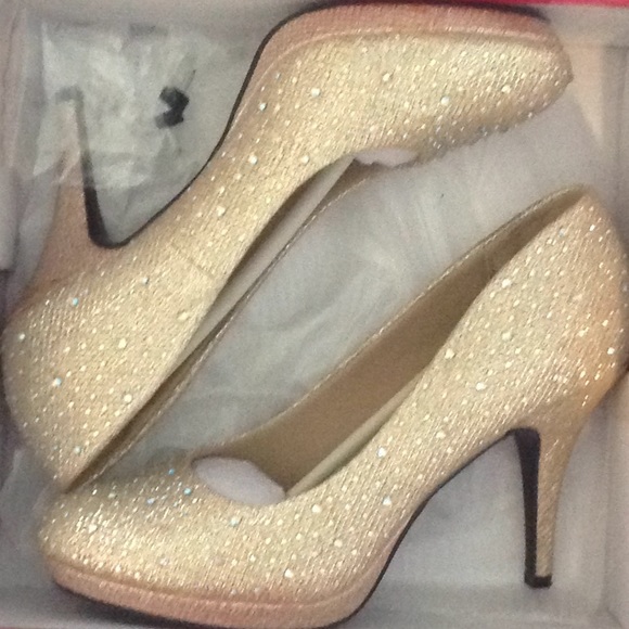 Like new sparkly gold heels - Picture 5 of 6